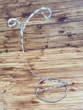 Decorative Twisted Metal Ornament Stand in Silver Suncatcher Display 9 Inch